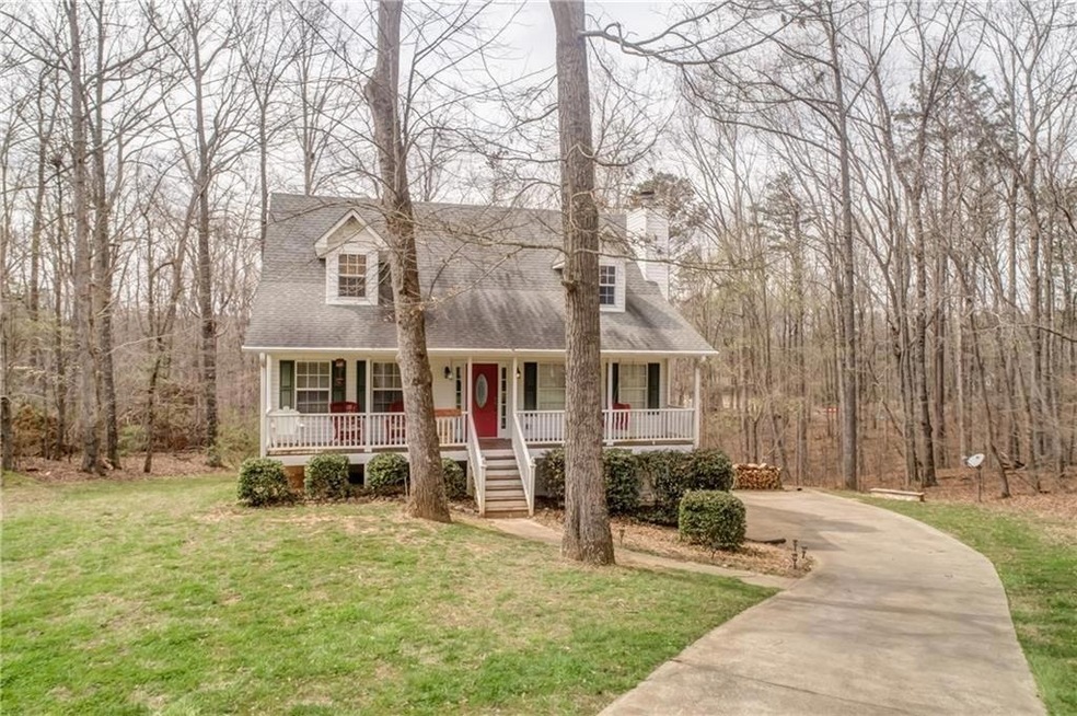 Cape cod home featuring a front yard and covered p
