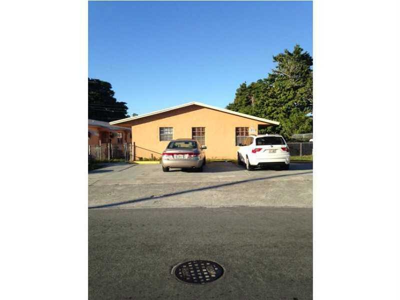 708 SW 10th St, Dania, FL 33004 - photo 1