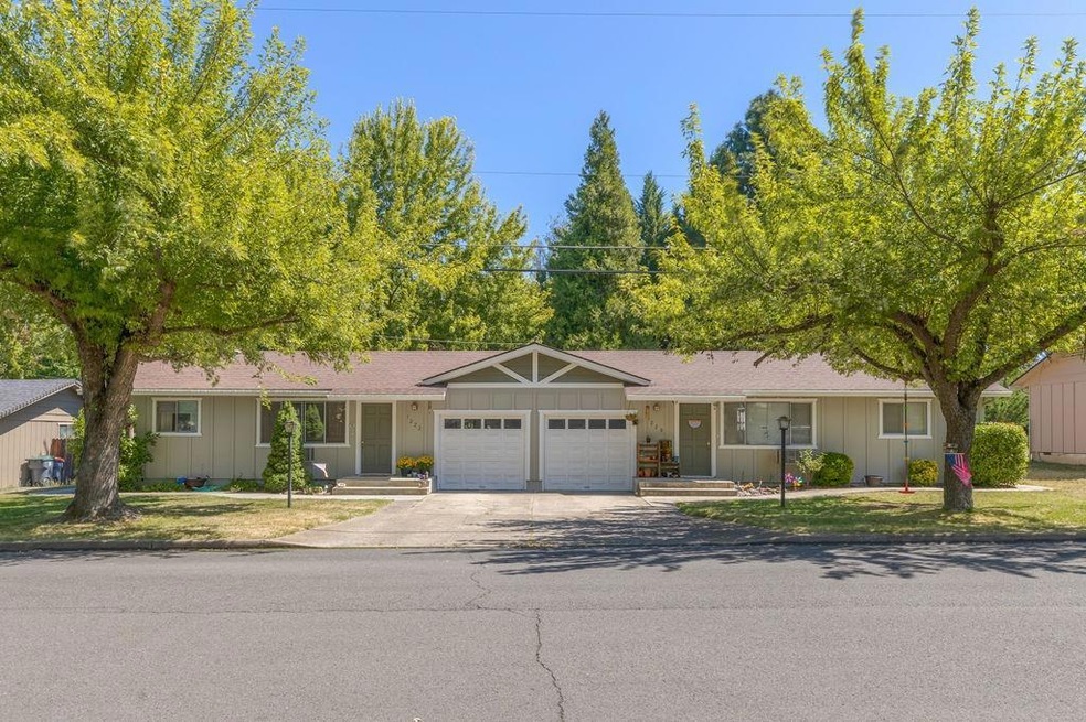 1220 Valley View Dr, Medford, OR 97504 - photo 1