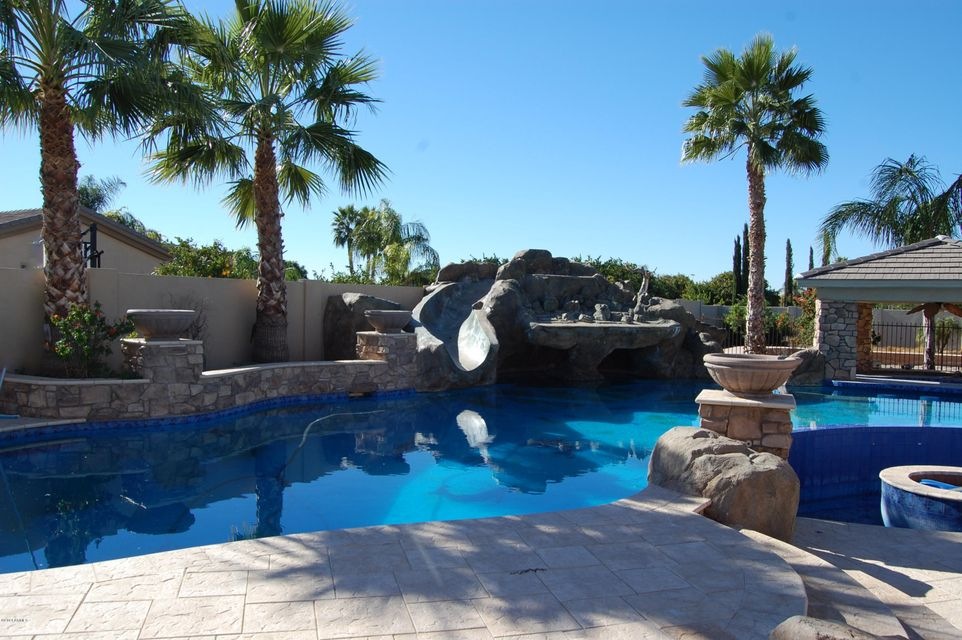 Lovely diving pool with slide & bar