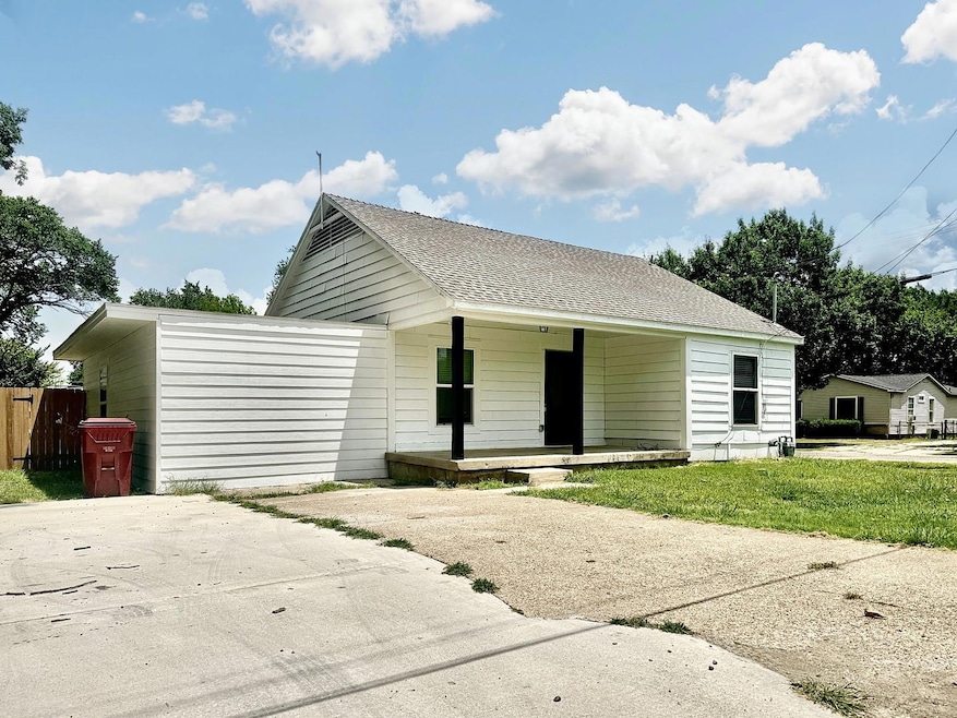 212 Kelly St, Bonham, TX 75418 - photo 1