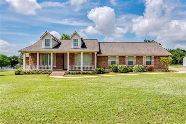 Welcome home to this 3 bedroom/2 bath/2051 SQFT Ti