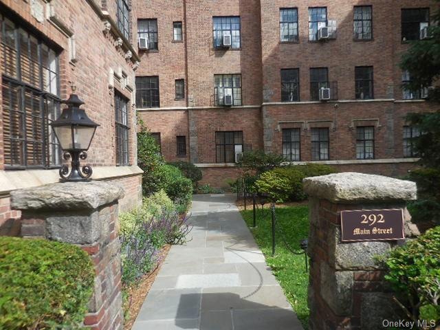 292 Main St unit 5G, White Plains, NY 10601 - photo 1
