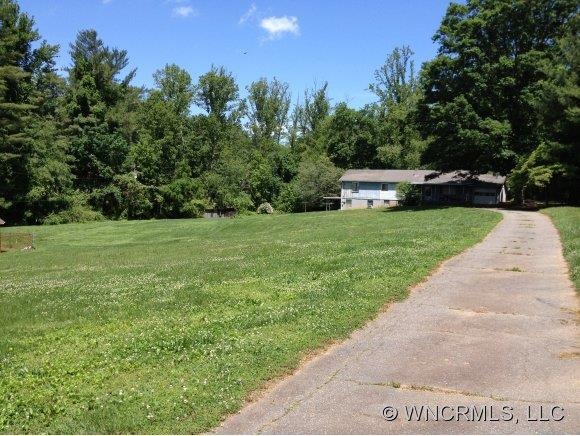 House with 1.75 acres