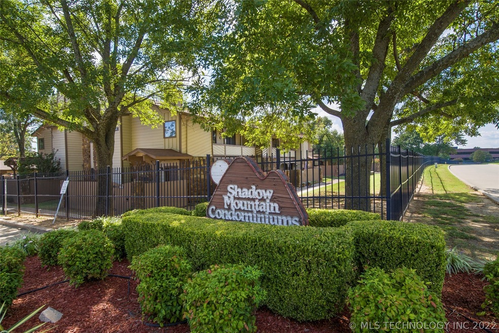 Wonderful 2 bed condo located in gated community o