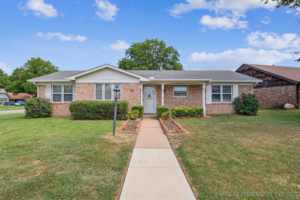 9407 E 39th St, Tulsa, OK 74145 - photo 1