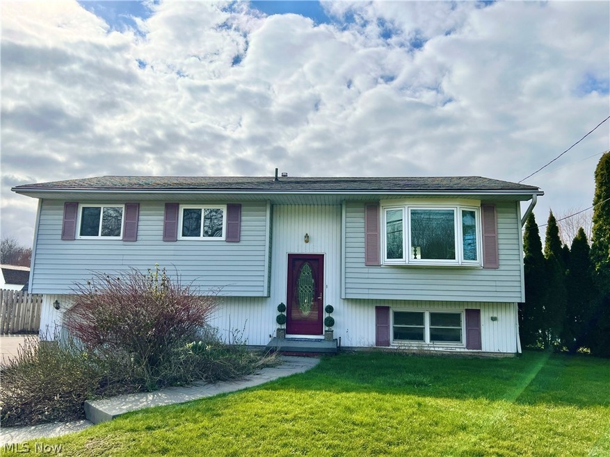 766 Harris Rd, Sheffield Lake, OH 44054 - photo 1