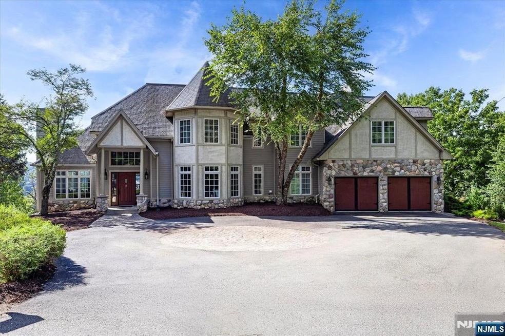 For Sale $1,350,000 • Co-Listing Agent