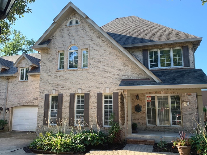 1006 S Chatham Ave unit 1006, Elmhurst, IL 60126 - photo 1