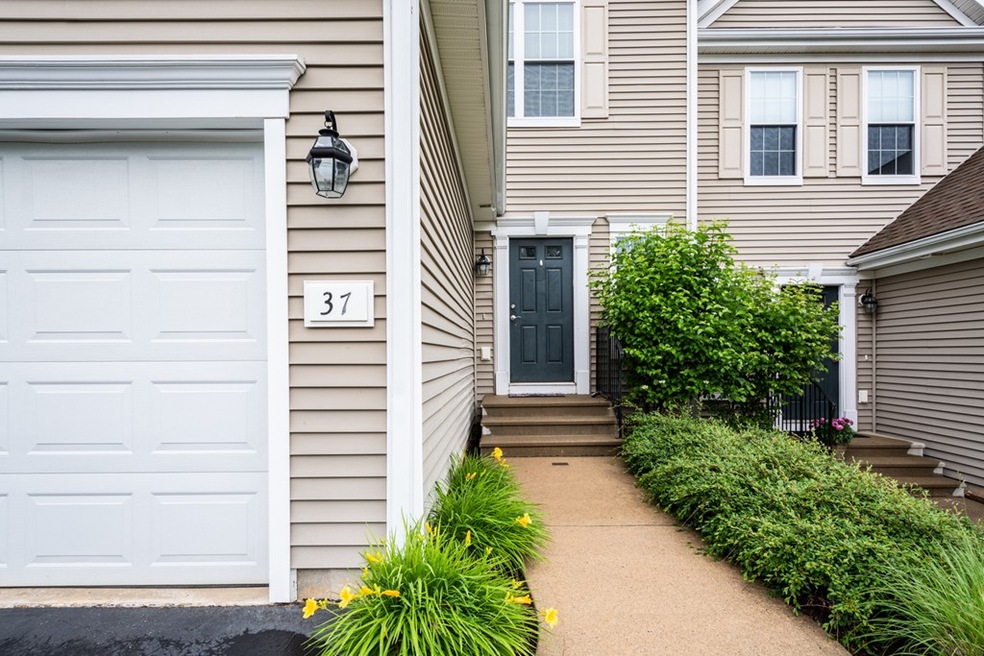 37 Daffodil Ct unit 37, South Grafton, MA 01560 - photo 1