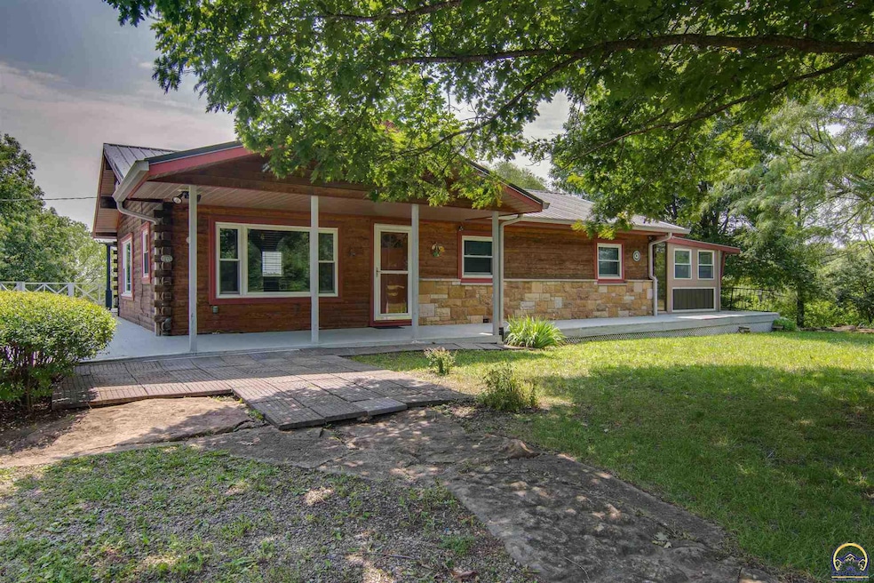 9506 T Rd, Hoyt, KS 66440 - photo 1