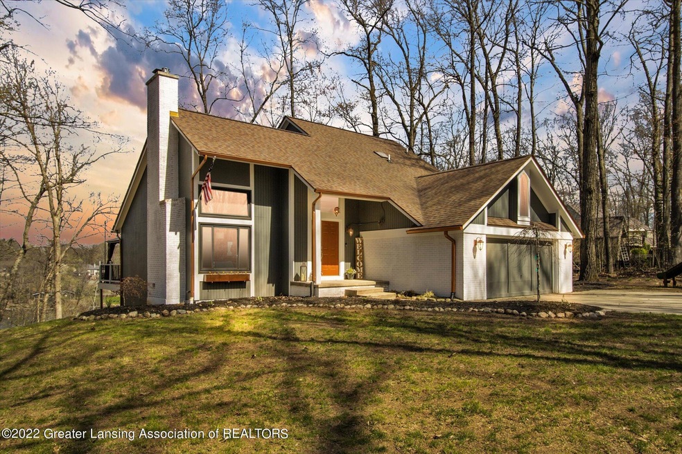 01-7241-Ledgewood-Hills-Trail-WindowStil