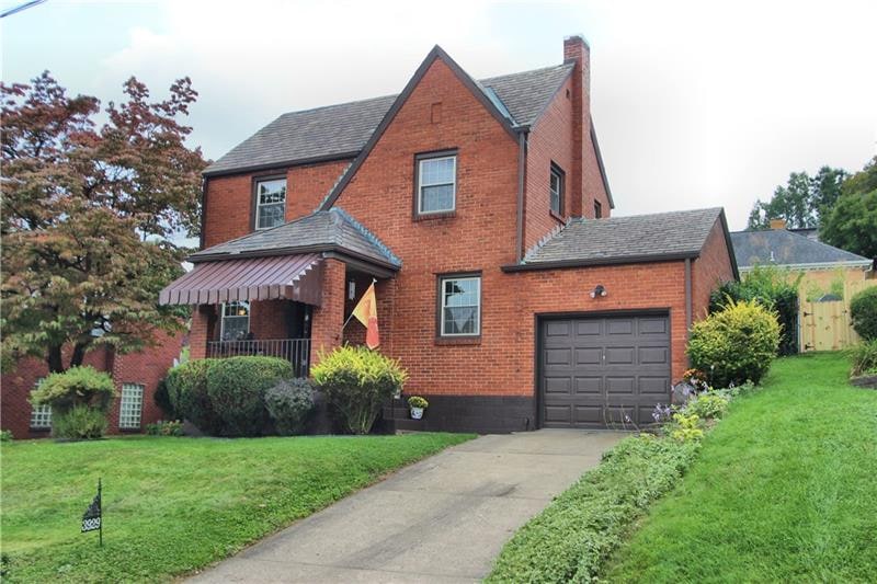 Welcome Home! This charming Brentwood home exudes 