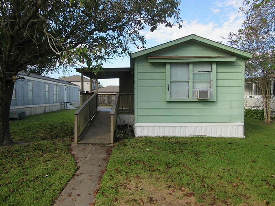 809 Mesquite St, Alvin, TX 77511 - photo 1