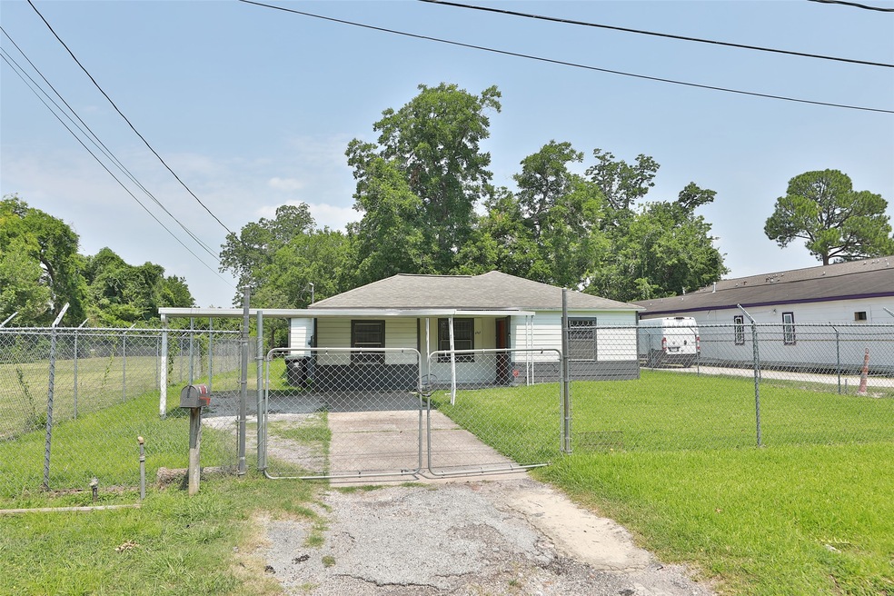 6002 Wayne St, Houston, TX 77026 - photo 1