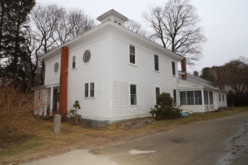 9 Academy Ln unit 4, Walpole, NH 03608 - photo 1