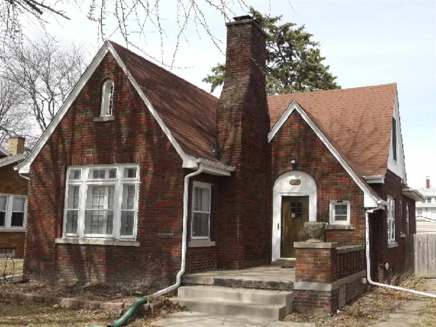 1026 W 17th St, Davenport, IA 52804 - photo 1