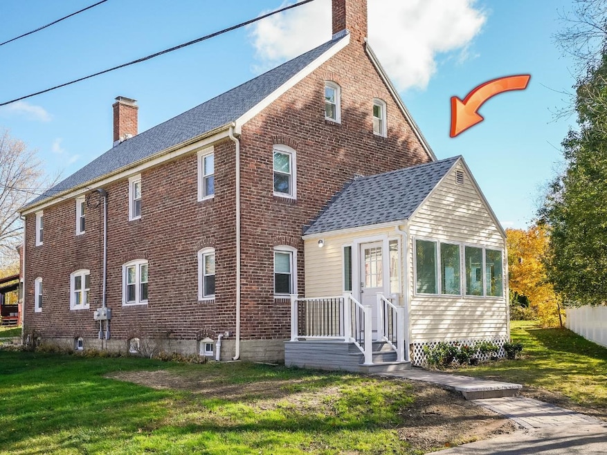 11 Cedar St unit B, Newmarket, NH 03857 - photo 1