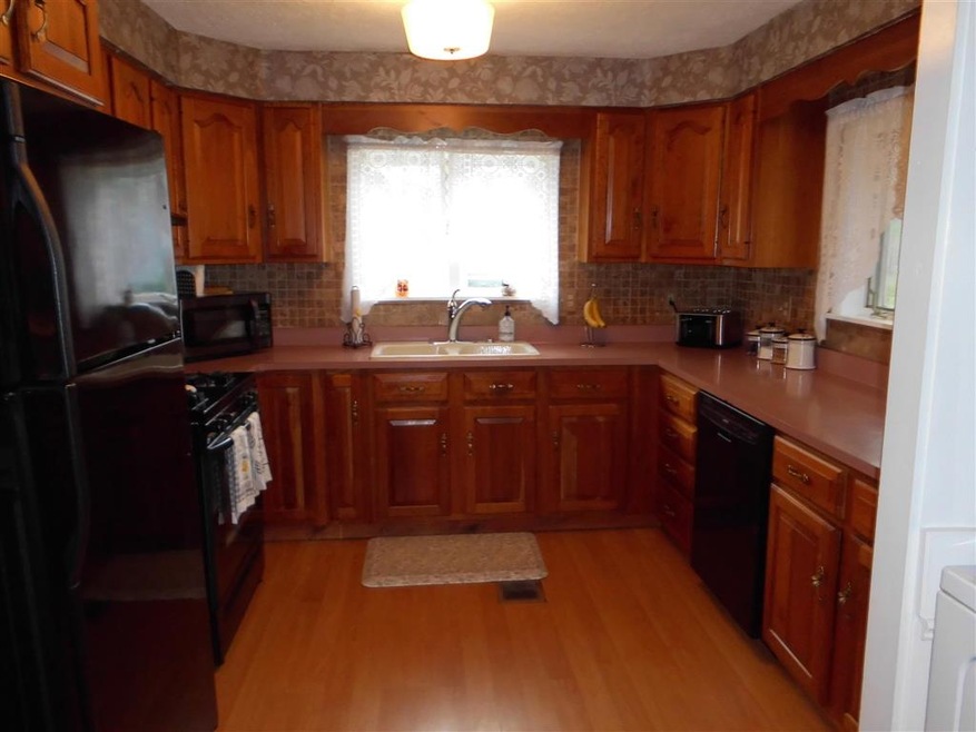 109 Pine St, Castleton, VT 05735 - photo 1