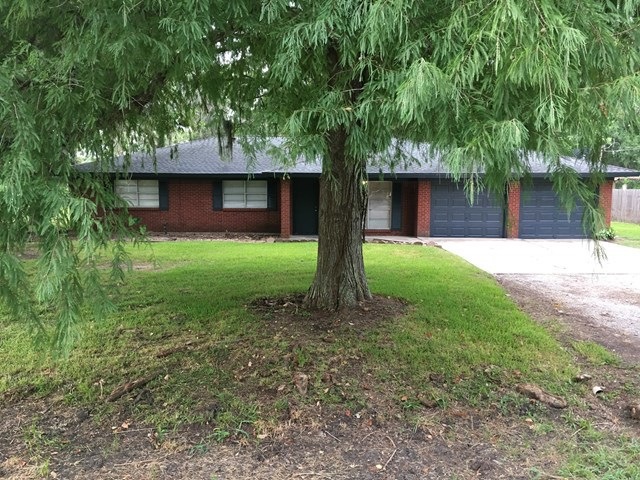 946 Mulberry Ln, Brazoria, TX 77422 - photo 1