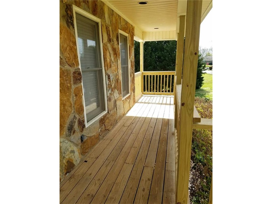 196 Greystone Dr SE, Calhoun, GA 30701 - photo 1