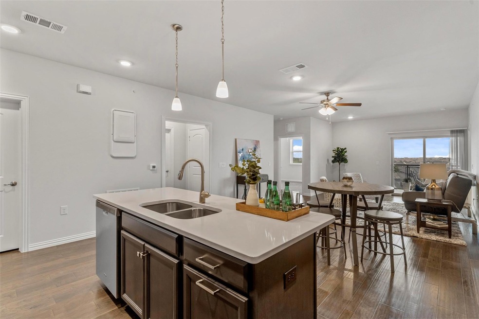 Welcome in to the Open Floor Plan with a Kitchen t