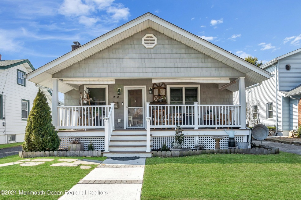 212 Oakhurst