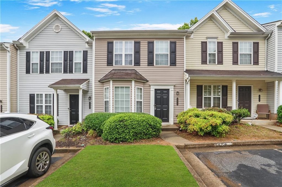 Multi unit property featuring a front lawn