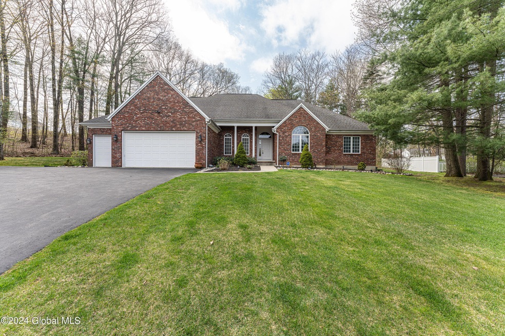 15 Tulip Tree Ln, Schenectady, NY 12309 - photo 1