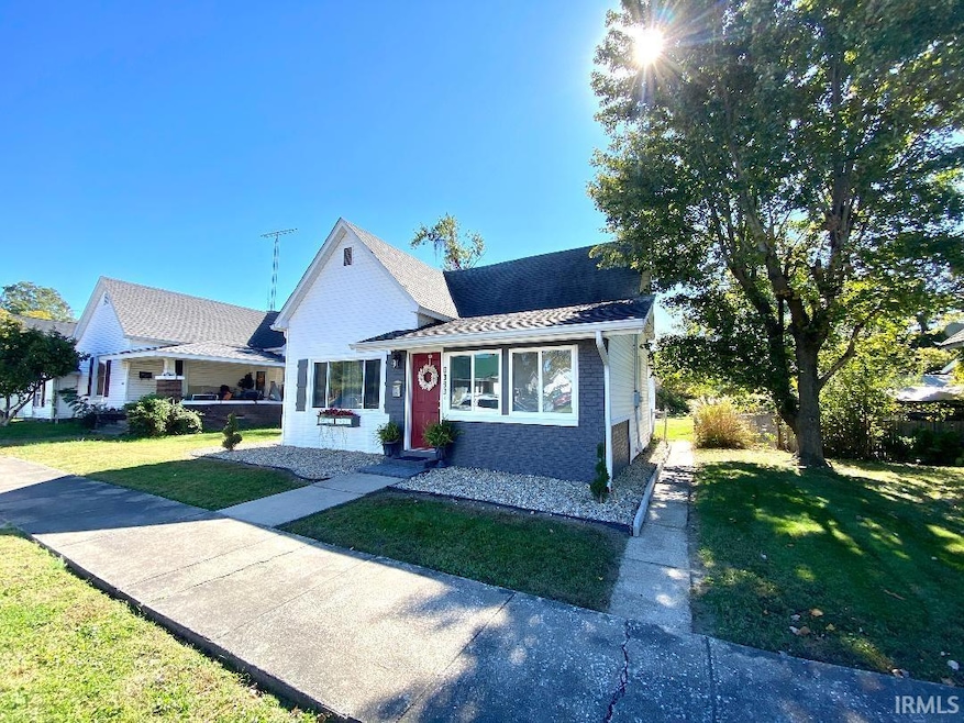 1039 E Vincennes St, Linton, IN 47441 - photo 1