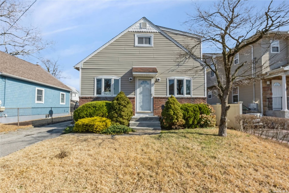 22 Edgewood Rd, Port Washington, NY 11050 - photo 1