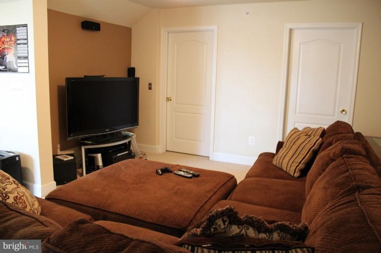 13846 Greendale Dr unit 53, Woodbridge, VA 22191 - photo 1