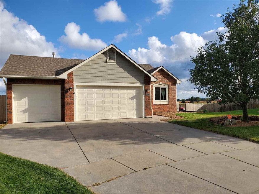 10817 W Waterside Ct, Maize, KS 67101 - photo 1