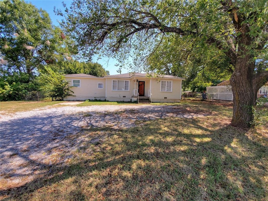 1011 N Rangeline St, Tecumseh, OK 74873 - photo 1