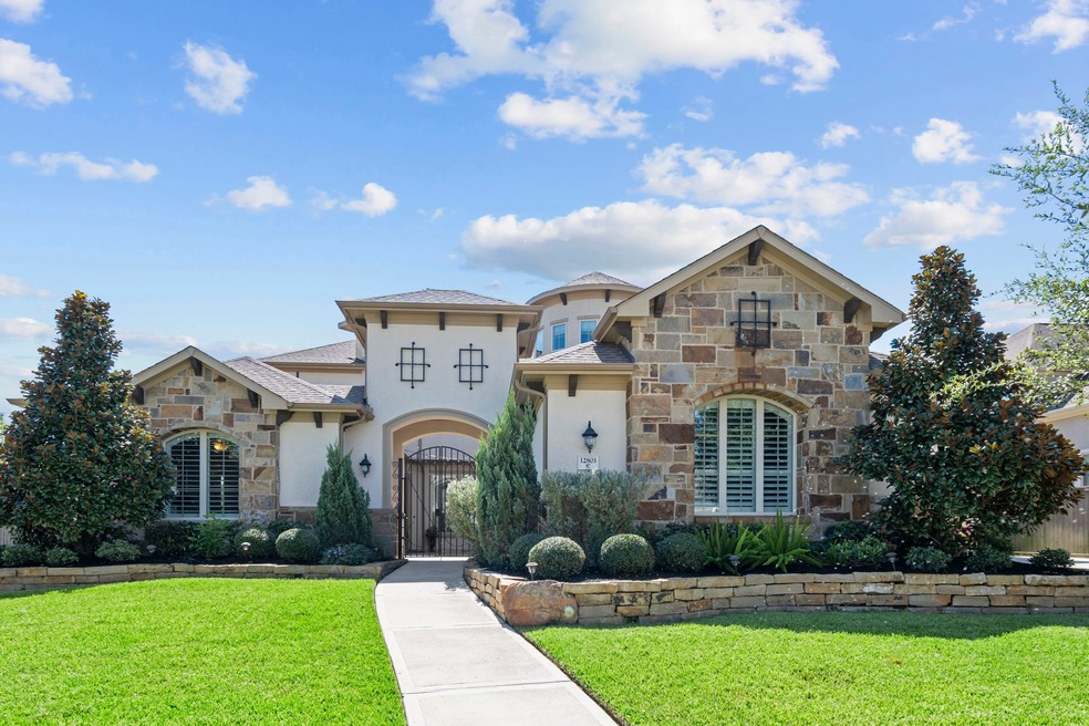 Welcome to 12803 Pinto Bond in the gated community of Bridlecreek.