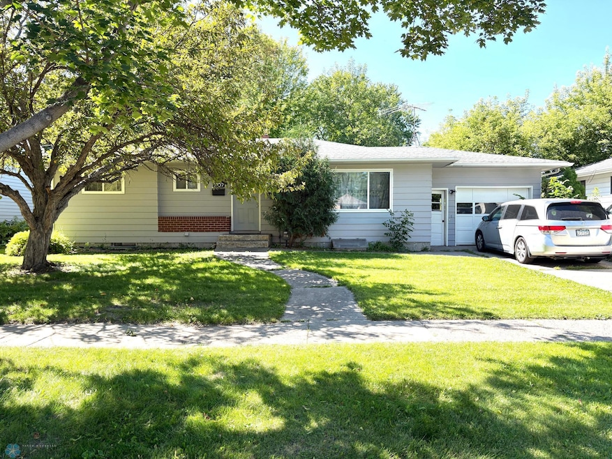 1107 17th St S, Moorhead, MN 56560 - photo 1