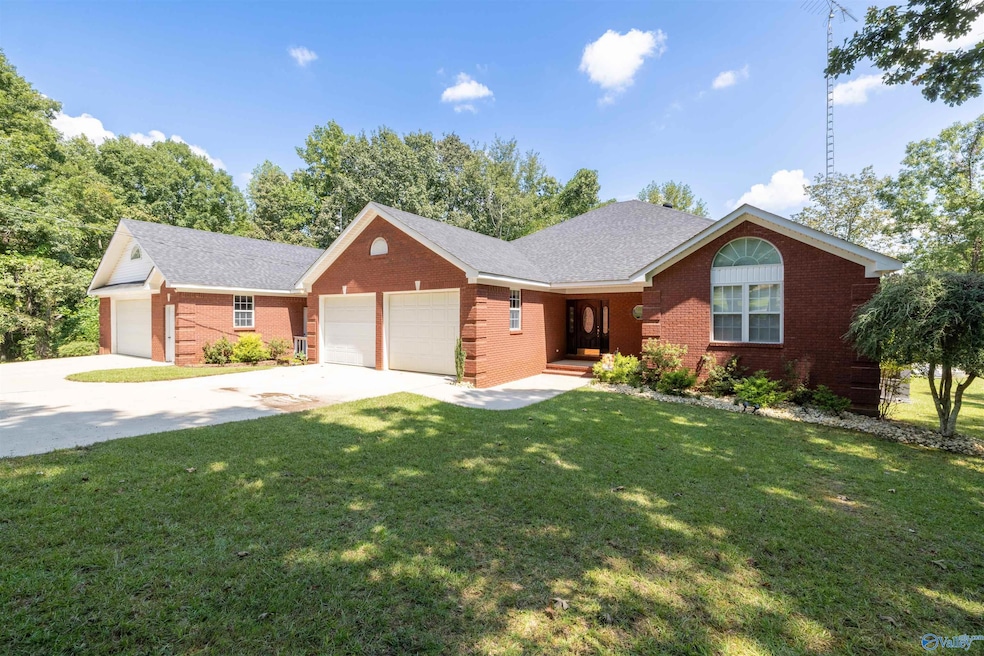 2000 Buttahatchee Dr, Hamilton, AL 35570 - photo 1