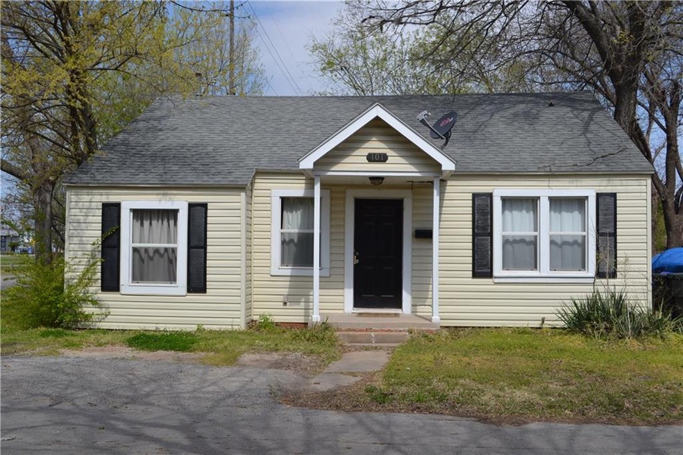Exterior - 101 Maple Ln