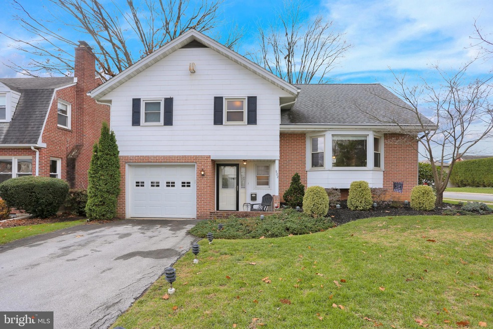 522 Jefferson Blvd, Reading, PA 19609 - photo 1