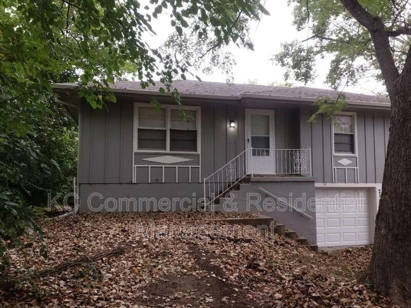 218 SW 19th St, Oak Grove, MO 64075 - photo 1