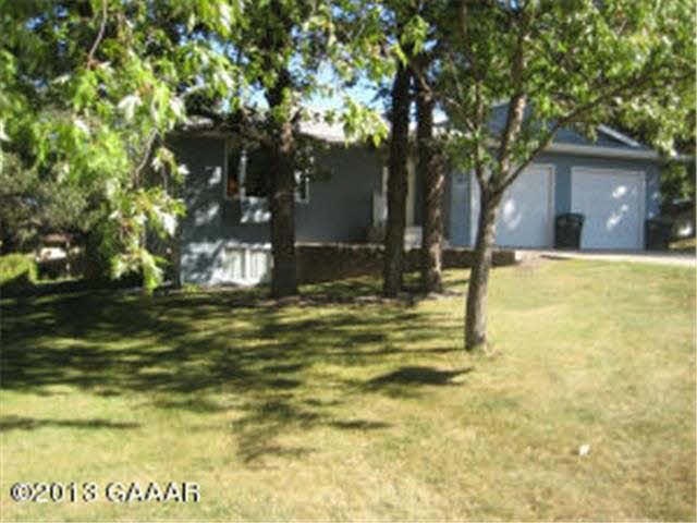 912 11th Ave W, Alexandria, MN 56308 - photo 1