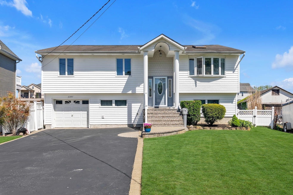 Sold $900,000 • Co-Listing Agent