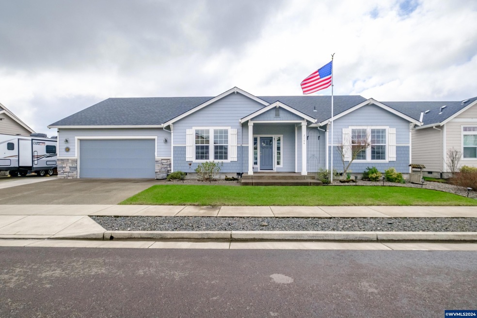 2104 NE Evergreen Ave, Albany, OR 97321 - photo 1