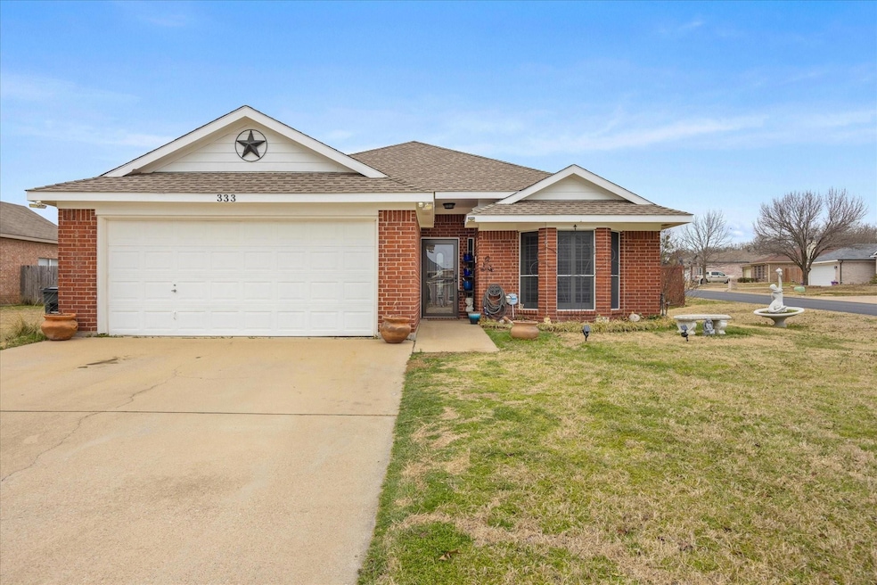 333 Beaumont Dr, Weatherford, TX 76086 - photo 1