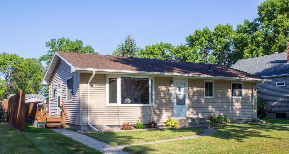 806 S 18th St, Grand Forks, ND 58201 - photo 1
