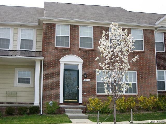 269 Stonegate W unit 57, Pontiac, MI 48341 - photo 1