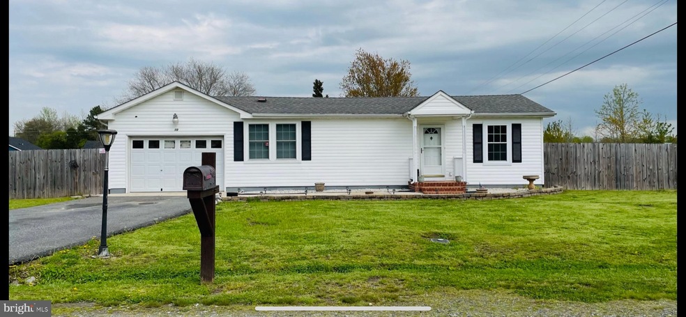 10 Breezewood Dr, Colonial Beach, VA 22443 - photo 1