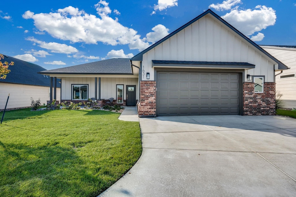 1631 N Forestview Ct, Wichita, KS 67235 - photo 1