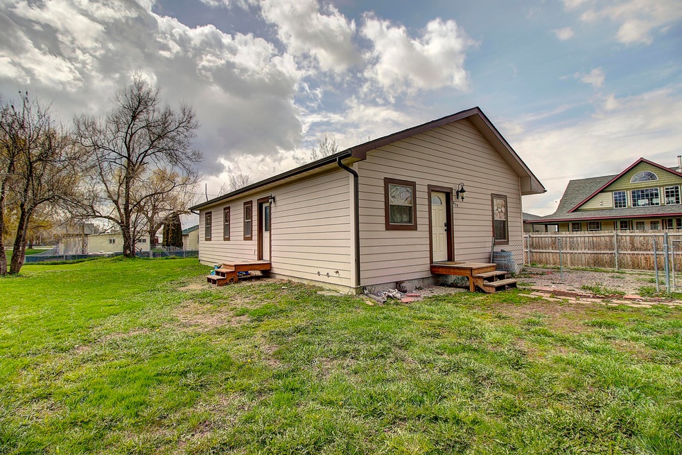 619 Eisenhower St SW
