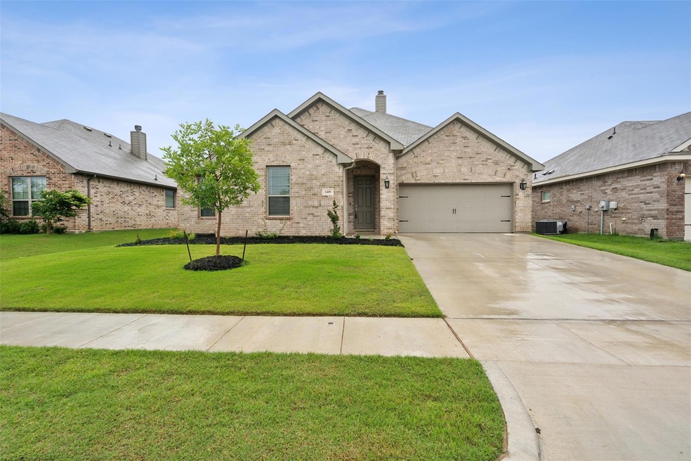 Welcome to 1409 Lakeview Drive!